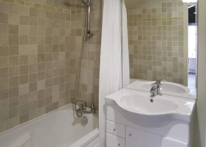 Vakantiehuis 10 Le Bastit