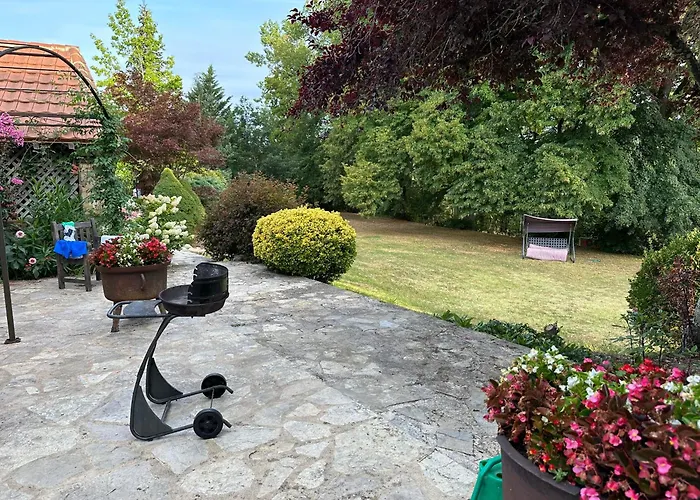 Vakantiehuis 10 Le Bastit